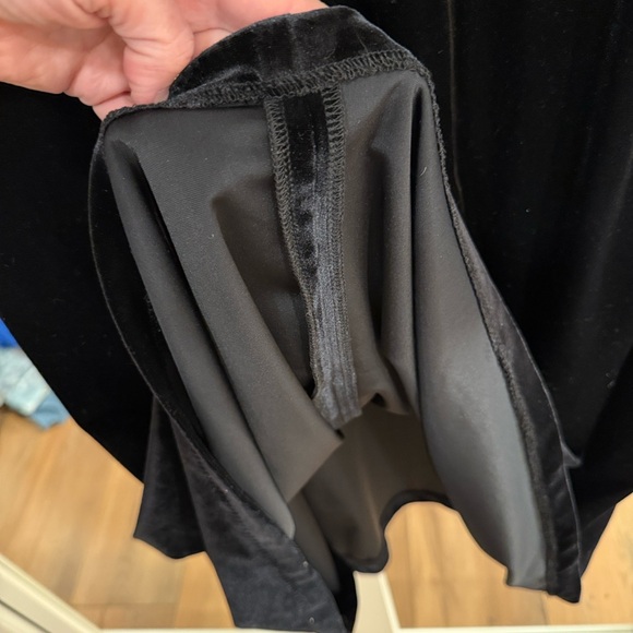 Vintage Oscar de la Renta Black Velvet Robe | 2X Luxury Loungewear - Picture 4 of 8